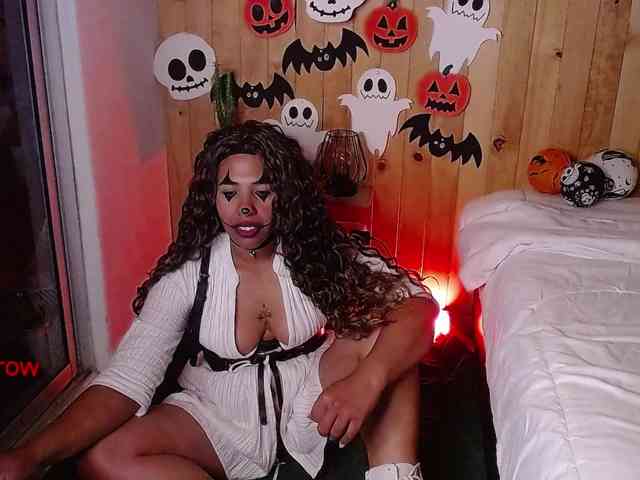 Ivonne-collins33 webcam