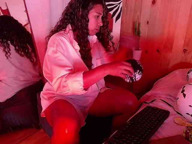 Ivonne-collins33 webcam