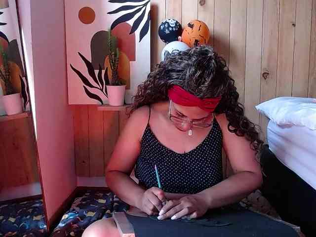 Ivonne-collins33 webcam