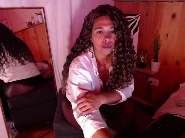 Ivonne-collins33 webcam