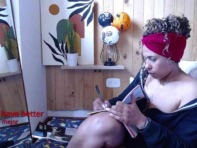 Ivonne-collins33 webcam