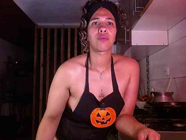 Ivonne-collins33 webcam