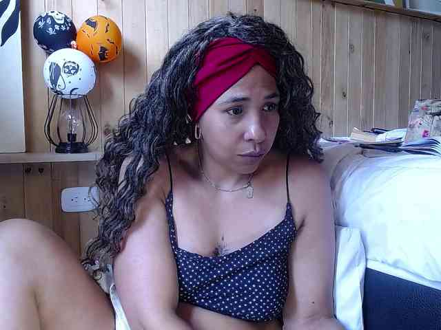 Ivonne-collins33 webcam