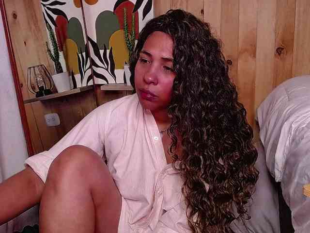 Ivonne-collins33 webcam