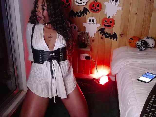 Ivonne-collins33 webcam