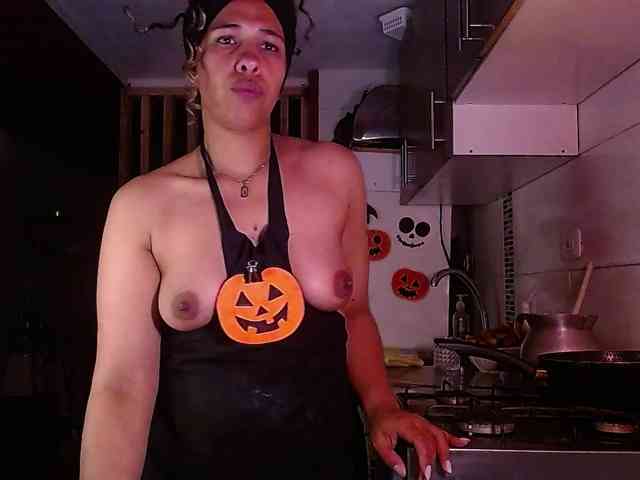 Ivonne-collins33 webcam