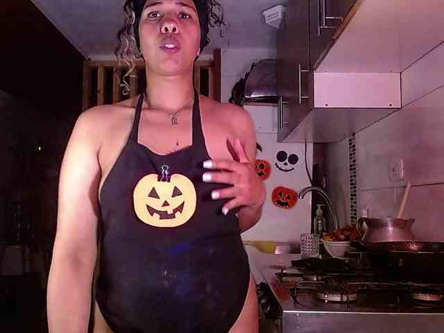 Ivonne-collins33 webcam