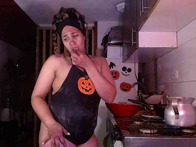 Ivonne-collins33 webcam