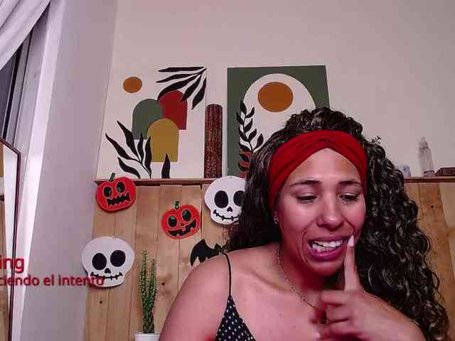 Ivonne-collins33 webcam