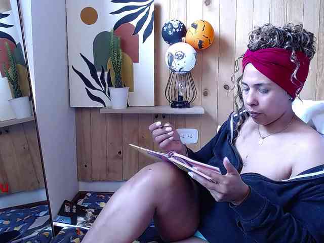 Ivonne-collins33 webcam