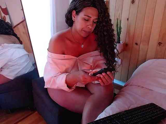 Ivonne-collins33 webcam