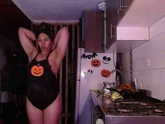 Ivonne-collins33 webcam