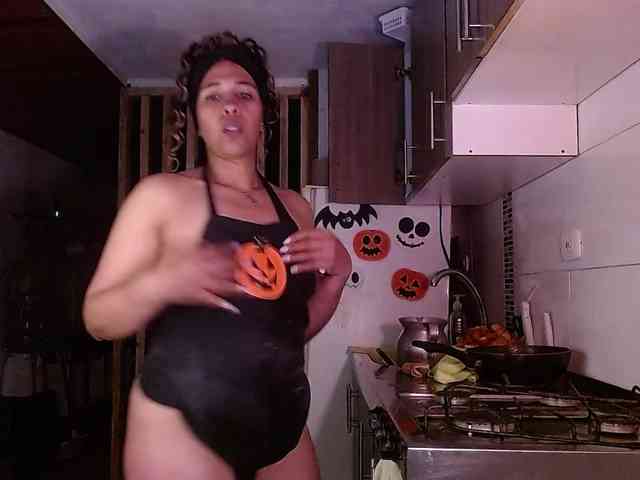 Ivonne-collins33 webcam