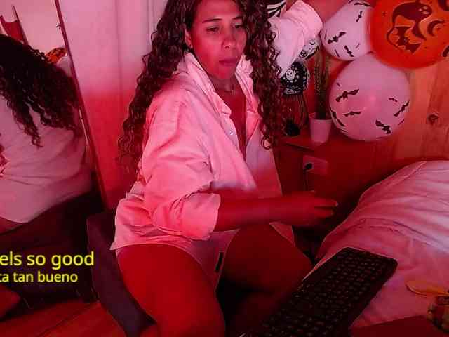 Ivonne-collins33 webcam