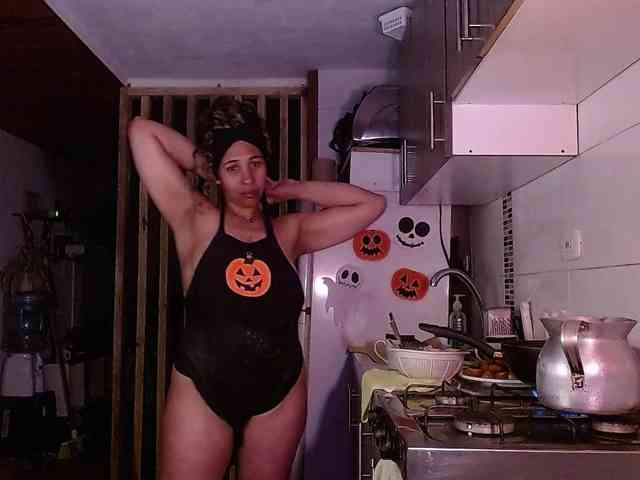 Ivonne-collins33 webcam