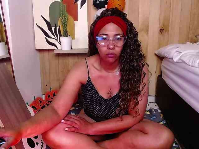 Ivonne-collins33 webcam