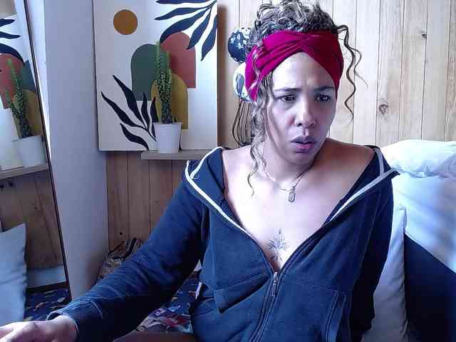 Ivonne-collins33 webcam