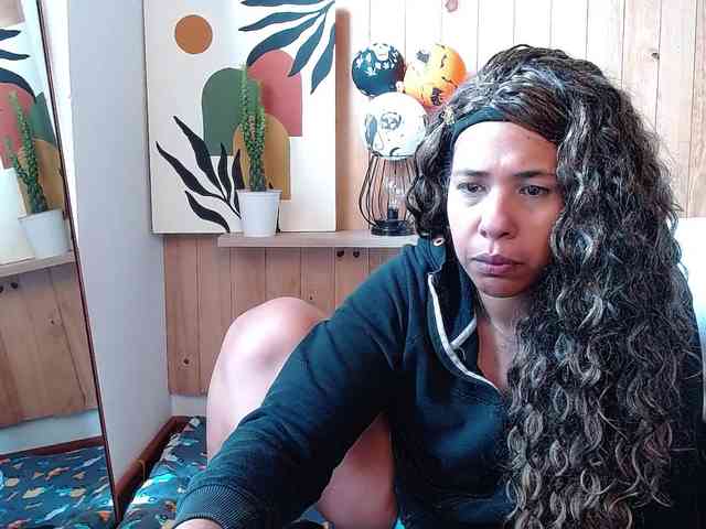 Ivonne-collins33 webcam