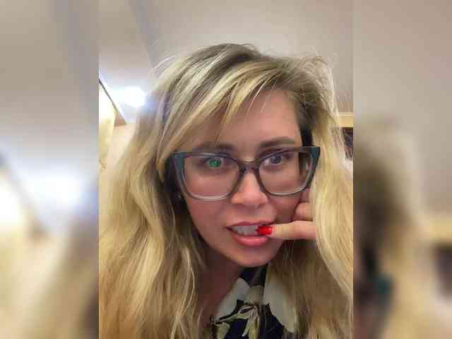 Elegant00Girl webcam