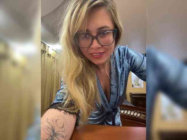 Elegant00Girl webcam