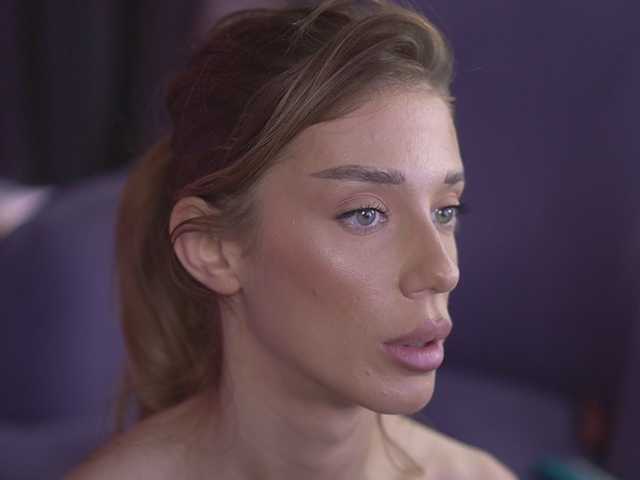 EllieRedd webcam