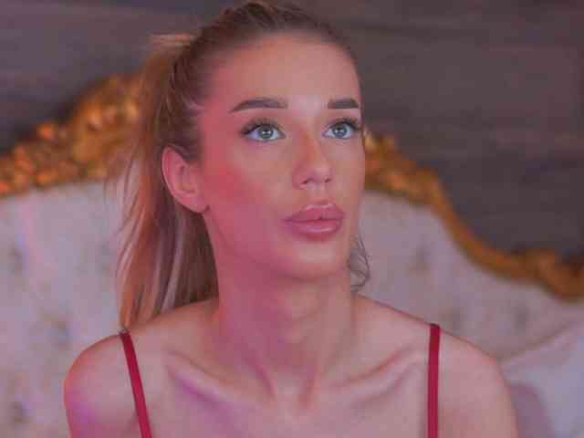 EllieRedd webcam
