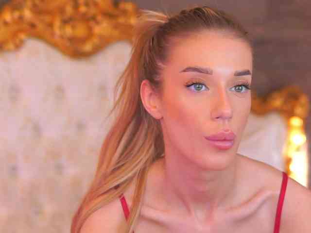 EllieRedd webcam