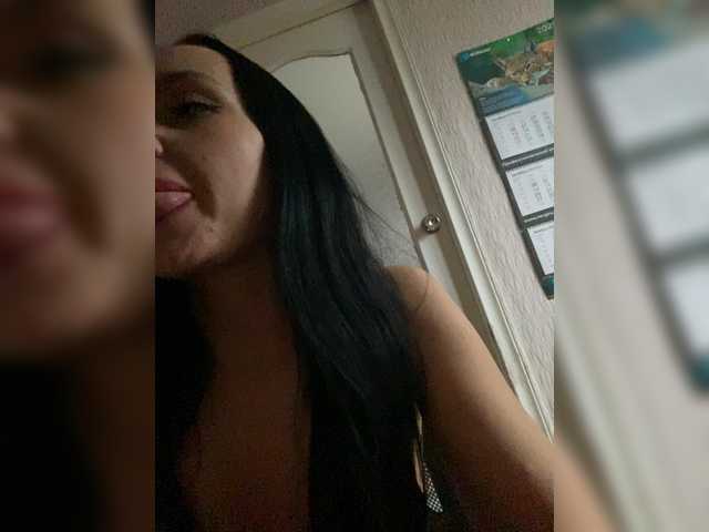 Entra en el chat con el modelo KrisDima2 KrisDima2