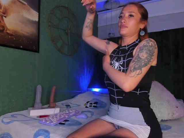 zoetaylorr1 webcam