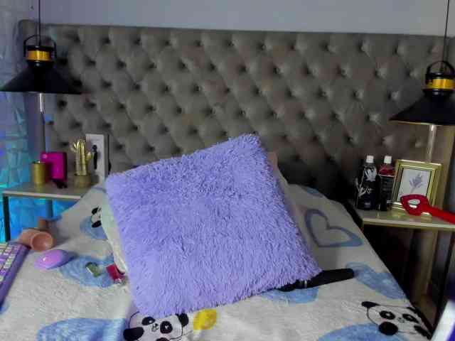 zoetaylorr1 webcam