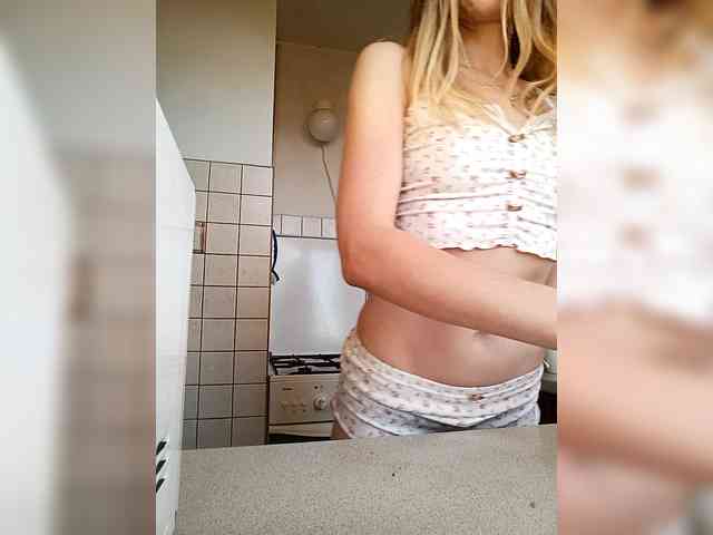 AnyaSweet webcam