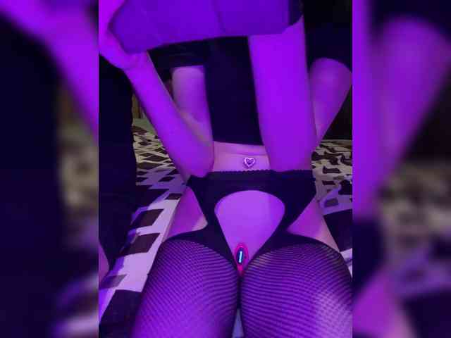 TTwoloverss webcam