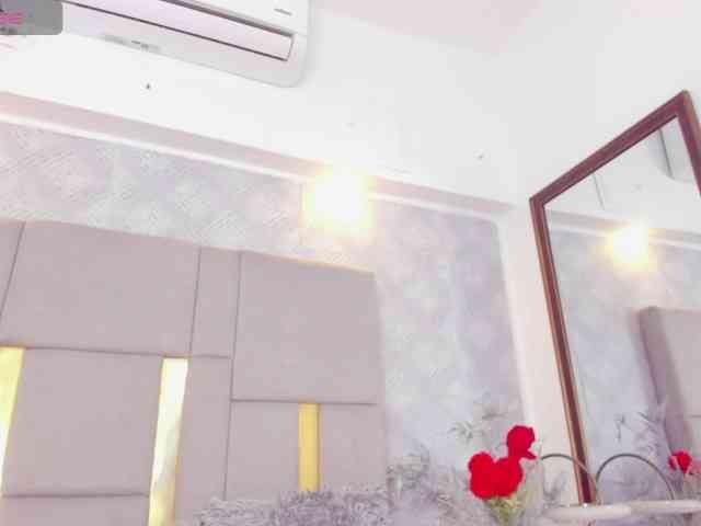 MilaSaenz webcam