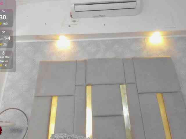 MilaSaenz webcam
