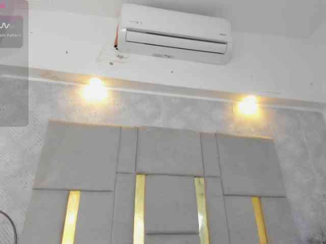 MilaSaenz webcam