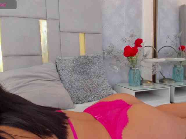 MilaSaenz webcam