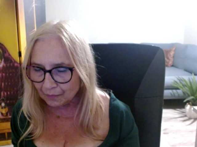 BlondeSofia webcam