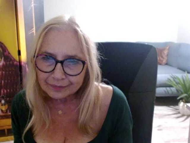 BlondeSofia webcam