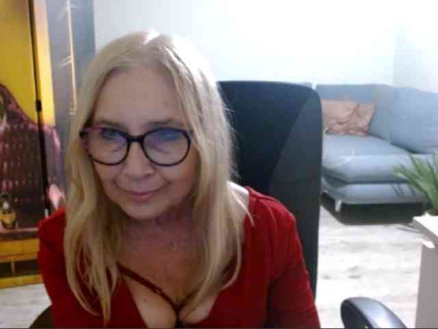 BlondeSofia webcam