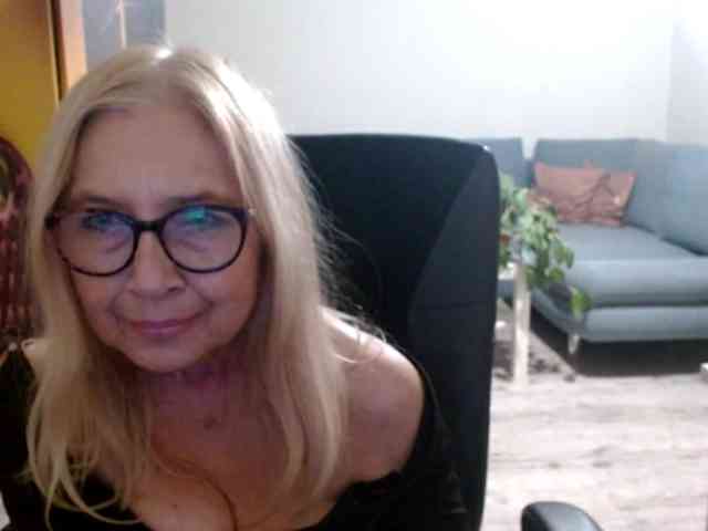 BlondeSofia webcam