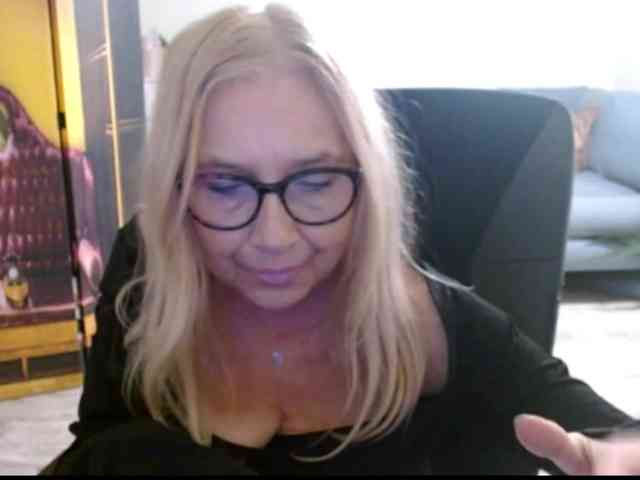 BlondeSofia webcam