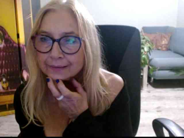 BlondeSofia webcam