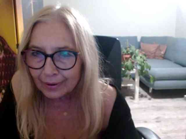 BlondeSofia webcam