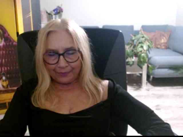 BlondeSofia webcam