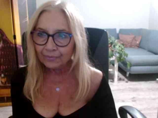 BlondeSofia webcam