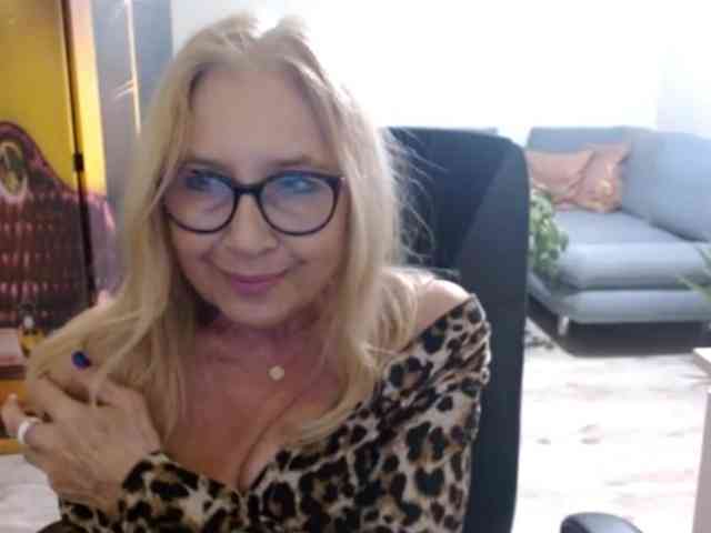 BlondeSofia webcam