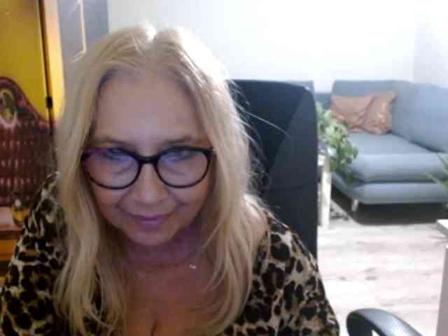 BlondeSofia webcam