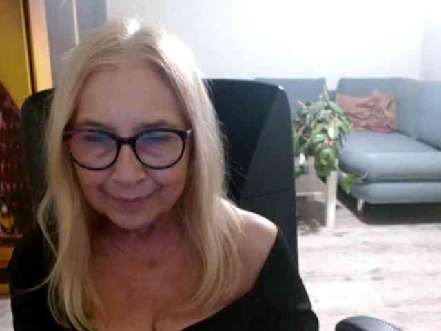 BlondeSofia webcam