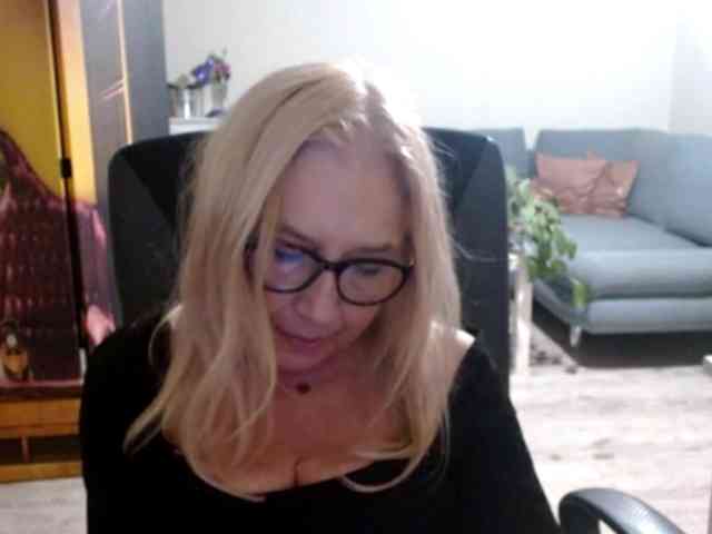 BlondeSofia webcam