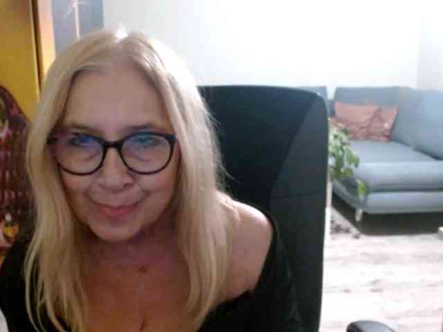 BlondeSofia webcam